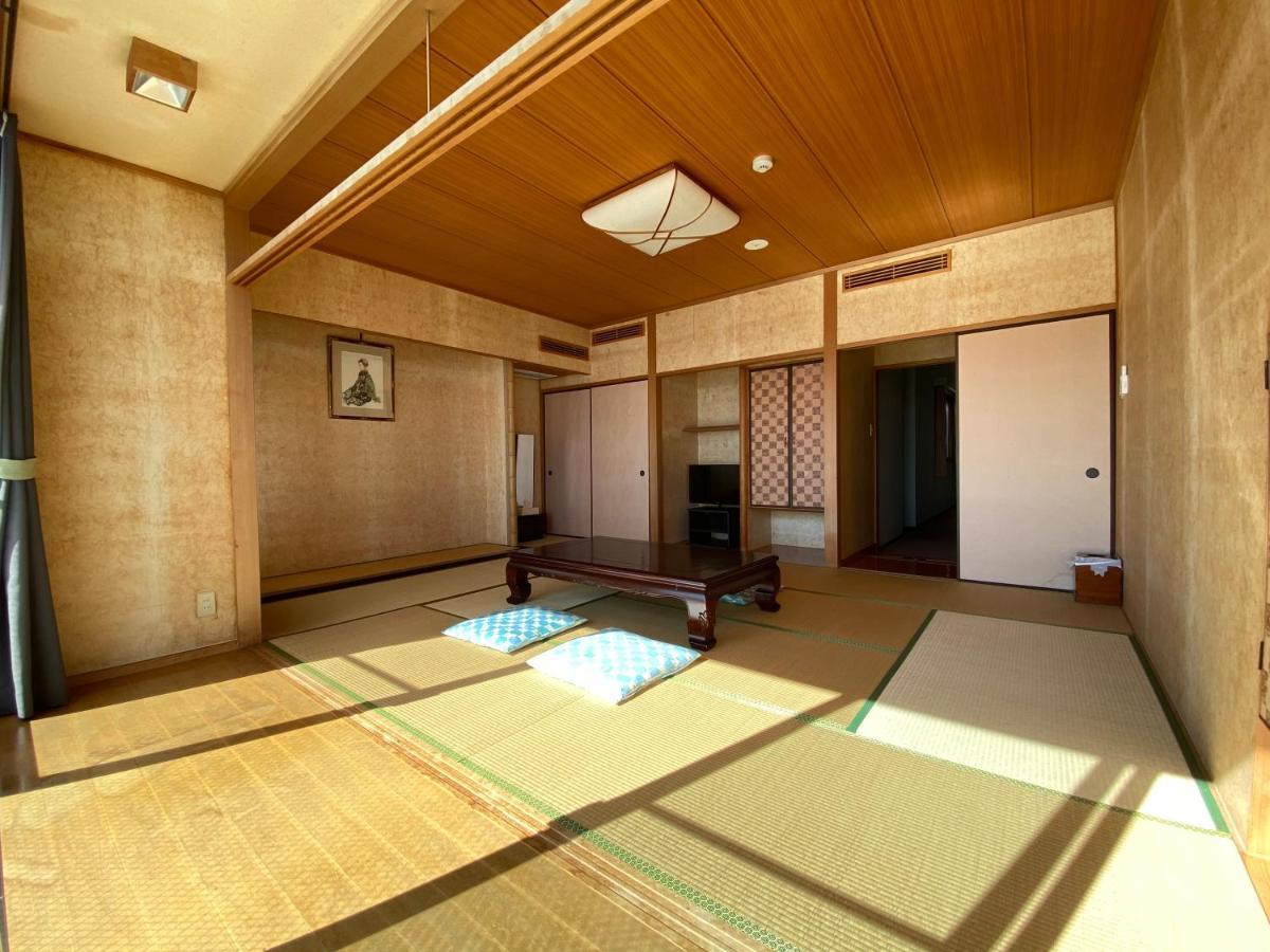 Atami Onsen Guest House Megumi Екстер'єр фото