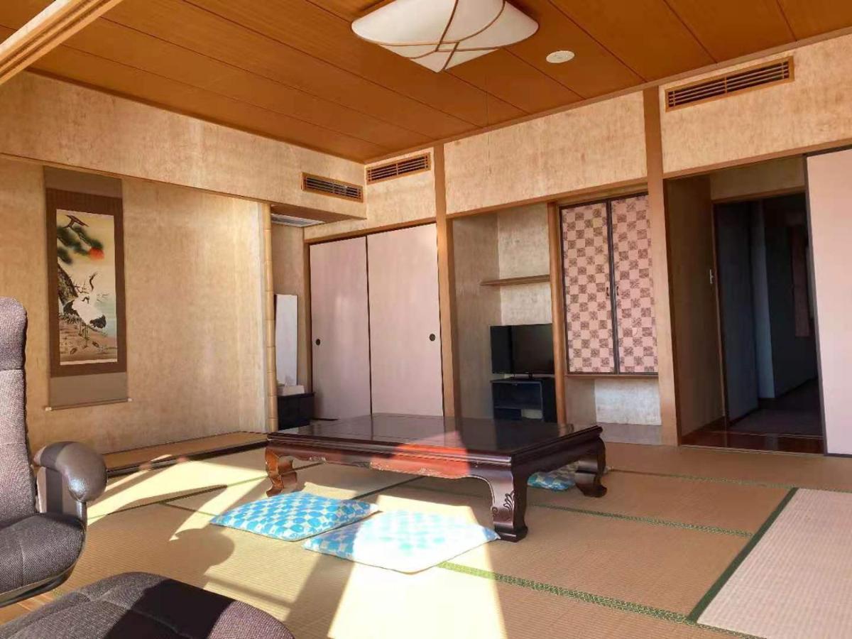 Atami Onsen Guest House Megumi Екстер'єр фото