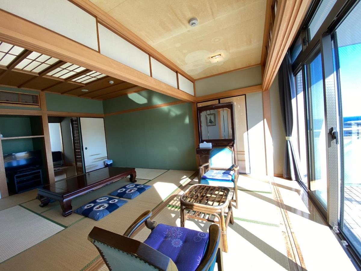 Atami Onsen Guest House Megumi Екстер'єр фото