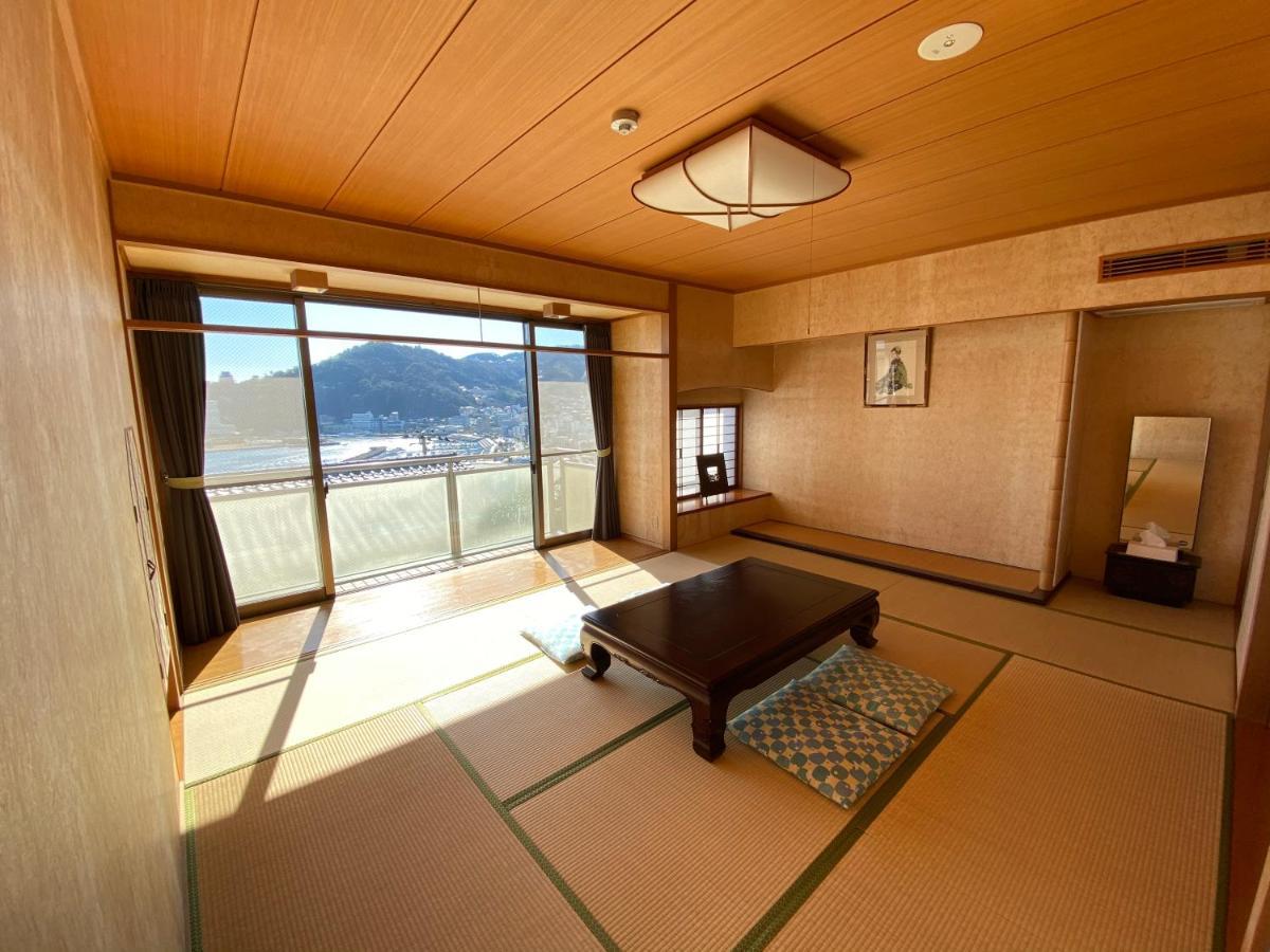 Atami Onsen Guest House Megumi Екстер'єр фото