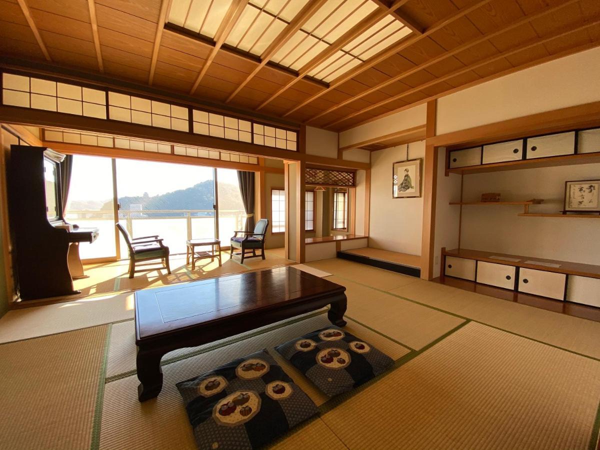 Atami Onsen Guest House Megumi Екстер'єр фото