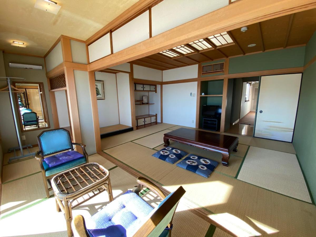 Atami Onsen Guest House Megumi Екстер'єр фото