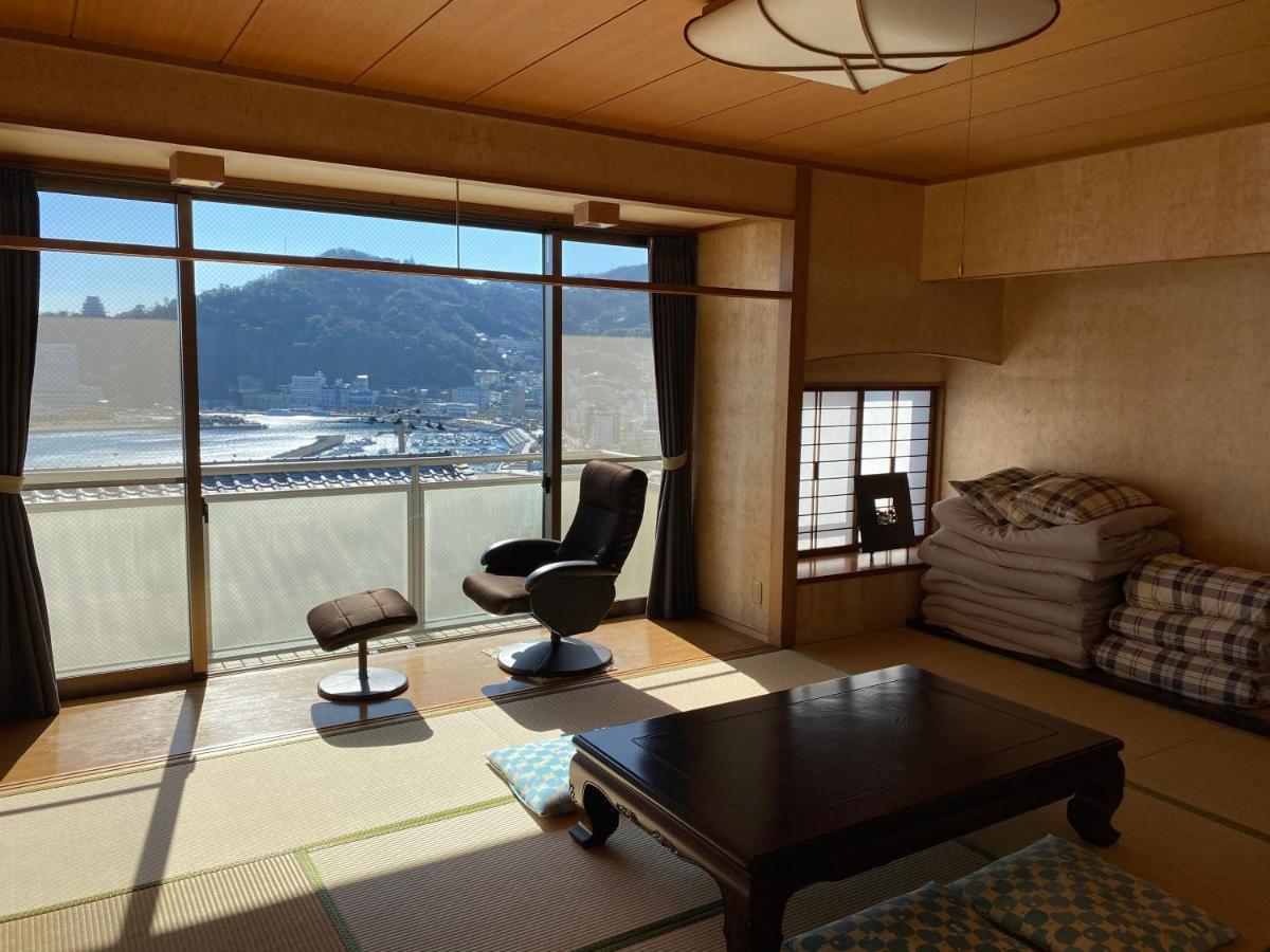 Atami Onsen Guest House Megumi Екстер'єр фото