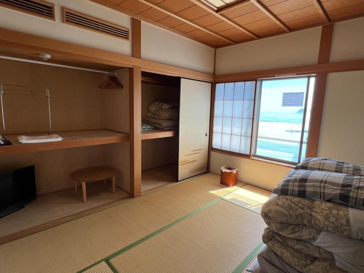 Atami Onsen Guest House Megumi Екстер'єр фото