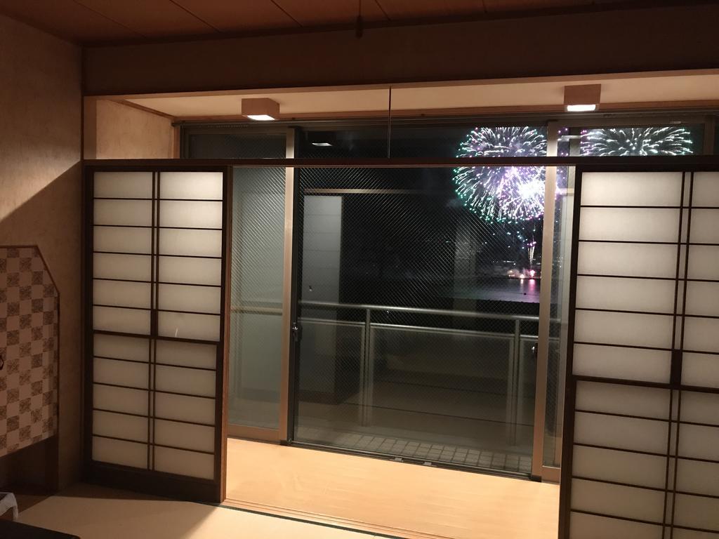 Atami Onsen Guest House Megumi Екстер'єр фото