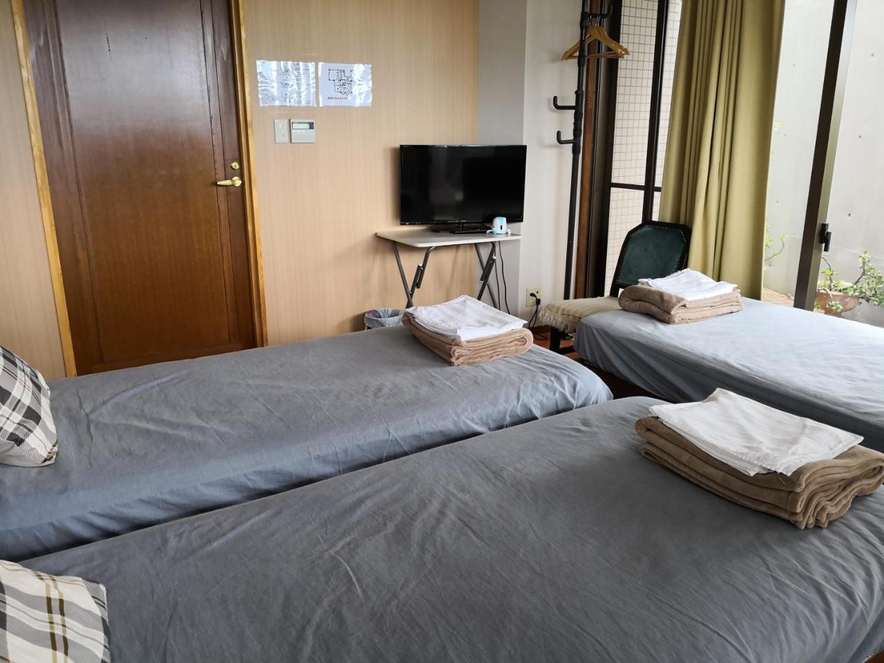 Atami Onsen Guest House Megumi Екстер'єр фото